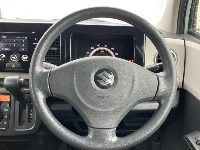 ステアリングも使用感が少なく、きれいな状態となっております♪