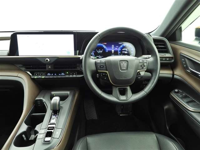 クラウンクロスオーバー2.5 G アドバンスト レザー パッケージ E-Four 4WD