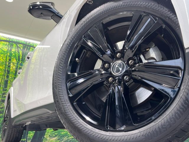 �y����18�C���`�A���~�z�C�[���z�O�ςɃ}�b�`���������A���~�z�C�[���𑕒����Ă���܂��B�e��ЊO�A���~�z�C�[����A�X�^�b�h���X�^�C�����戵�����Ă���܂��B���񂲑��k����������