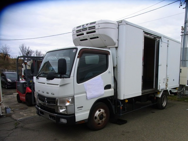 キャンター冷蔵冷凍車