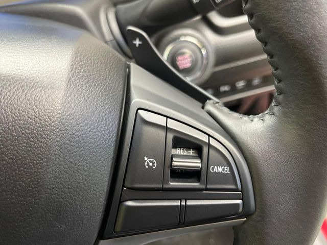 【クルーズコントロール】高速道路もラクラク走行。アクセルを離しても一定速度で走行ができ、長距離運転時の負担を軽減!加速・減速も簡単なスイッチ操作で調整できます。