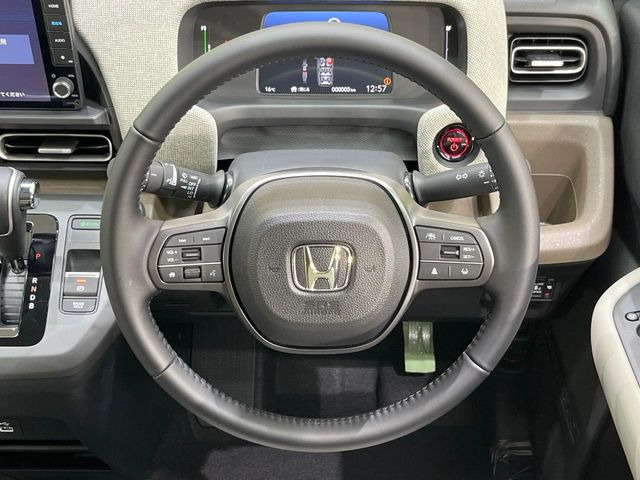 �y�����v�����X�e�A�����O�z�㎿�Ȋv���g�p���邱�ƂŁA��ɂ����������݂ƂĂ��^�]���₷���n���h���ł���