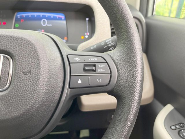 【アダプティブクルーズコントロール】高速道路での長距離走行が楽に!!自動で速度を保つクルーズコントロールが、衝突軽減システムと連携し、前方の車両を感知して車間を保つように速度調節してくれます!!