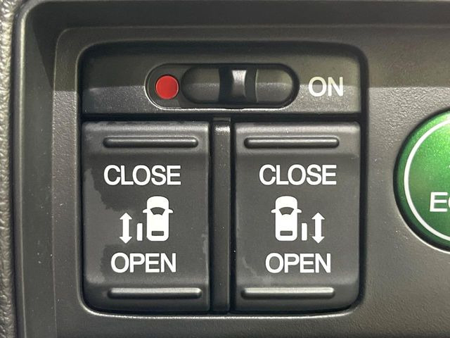 �y�����p���[�X���C�h�h�A�z�X�}�[�g�L�[��^�]�Ȃ̃X�C�b�`�Ō�ȗ����X���C�h�h�A�̊J���\���d��������͂����ăh�A���J����K�v�������A�����Ȃ��q�l�ł��ȒP�ɊJ���߂ł����K�ł���