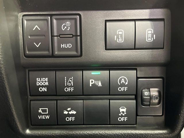 【両側パワースライドドア】スマートキーや運転席のスイッチで後席両側スライドドアの開閉が可能♪電動だから力を入れてドアを開ける必要が無く、小さなお子様でも簡単に開け閉めでき快適です♪