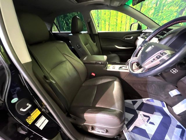 【本革シート】上質な本革を使用し、高級感あふれる本革シート。常に体に触れる部分だから、座り心地の良さにはこだわりたいですね♪汚れの付着や劣化を抑制する内装コーティング施工もおススメですよ♪