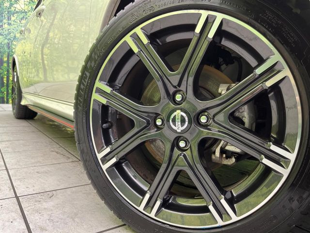 �y�O���[�h��p����15�C���`�A���~�z�C�[���z�f�U�C�����̍��������A���~�z�C�[���𑕒����Ă���܂��B�e��ЊO�A���~�z�C�[����A�X�^�b�h���X�^�C�����戵�����Ă���܂��B���񂲑��k����������