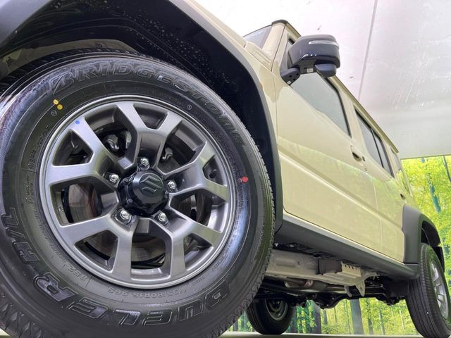 �y����15�C���`�A���~�z�C�[���z�O�ςɃ}�b�`���������A���~�z�C�[���𑕒����Ă���܂��B�e��ЊO�A���~�z�C�[����A�X�^�b�h���X�^�C�����戵�����Ă���܂��B���񂲑��k����������