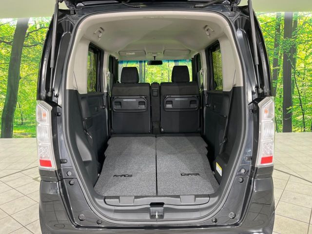 ���i�̂���������ʋ΁A���}���ɏ\���ȉ׎��X�y�[�X���m�ۂ��Ă���܂��B�Z�J���h�V�[�g��|���ƁA�傫�ȉו��̐ύڂ��\�ł���