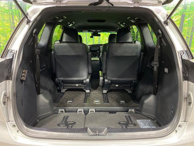 ���i�̂���������ʋ΁A���}���ɏ\���ȉ׎��X�y�[�X���m�ۂ��Ă���܂��B�Z�J���h�V�[�g��|���ƁA�傫�ȉו��̐ύڂ��\�ł���