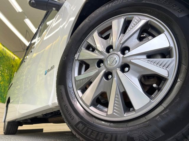 【純正15インチアルミホイール】外観にマッチした純正アルミホイールを装着しております。各種社外アルミホイールや、スタッドレスタイヤも取扱いしております。是非ご相談ください♪