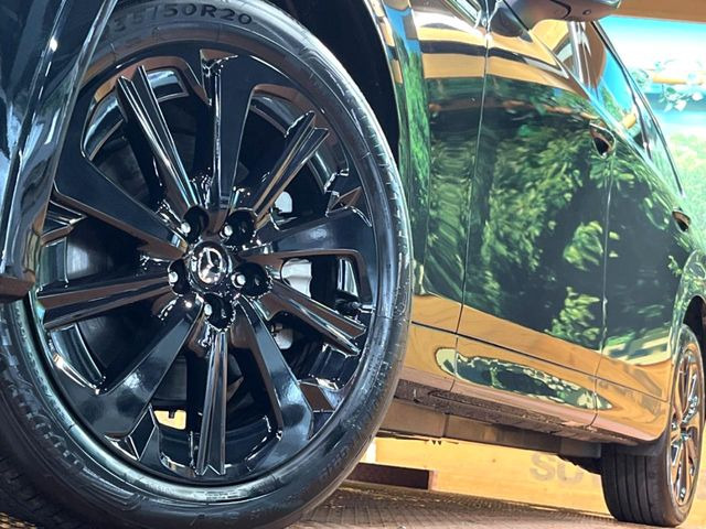 【純正20インチアルミホイール】外観にマッチした純正アルミホイールを装着しております。各種社外アルミホイールや、スタッドレスタイヤも取扱いしております。是非ご相談ください♪