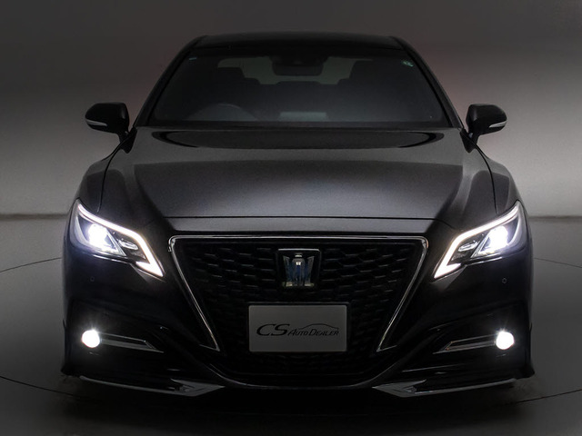 フロントビューの存在感をご覧ください!!ヘッドライトは視界良好のライト、さらにフォグライト搭載。デザイン性も高いのが特権です。