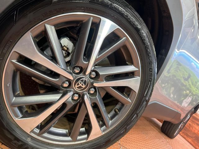 【純正18インチアルミホイール】外観にマッチした純正アルミホイールを装着しております。各種社外アルミホイールや、スタッドレスタイヤも取扱いしております。是非ご相談ください♪