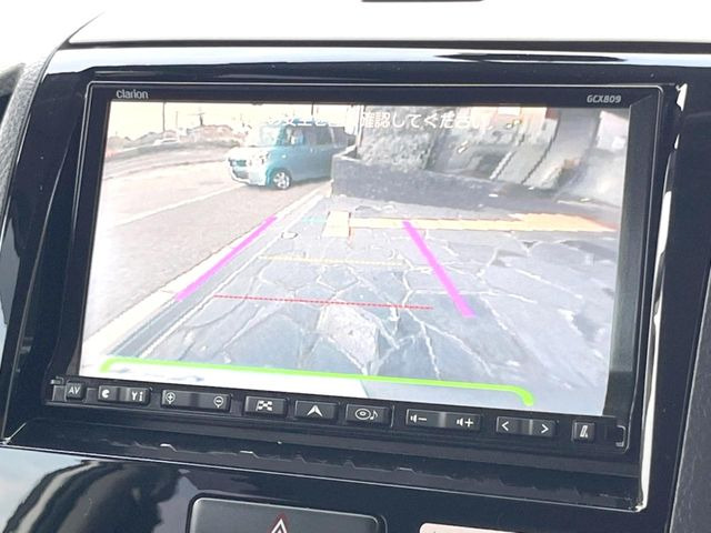 【バックカメラ】駐車時に後方がリアルタイム映像で確認できます。大型商業施設や立体駐車場での駐車時や、夜間のバック時に大活躍!運転スキルに関わらず、今や必須となった装備のひとつです!