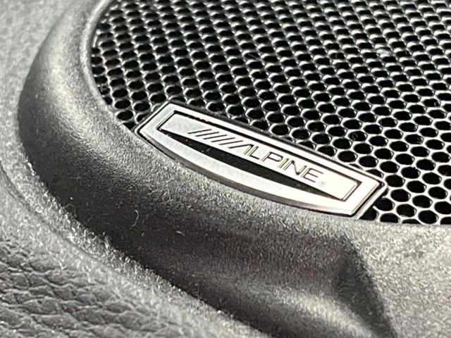 ●ALPINEサウンドシステム:オーディオ専門メーカーが手掛けるプレミアムスピーカーを装備。多数のスピーカーから、音の粒立ちまで分かる高品質な音楽をお楽しみいただけます。