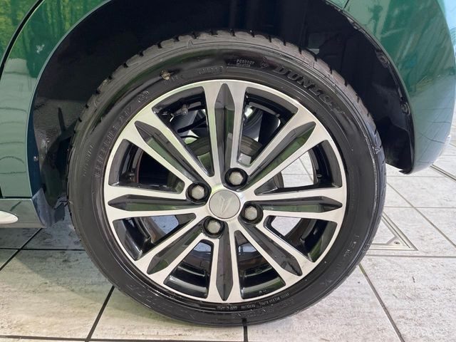 �y����15�C���`�A���~�z�C�[���z�O�ςɃ}�b�`���������A���~�z�C�[���𑕒����Ă���܂��B�e��ЊO�A���~�z�C�[����A�X�^�b�h���X�^�C�����戵�����Ă���܂��B���񂲑��k����������