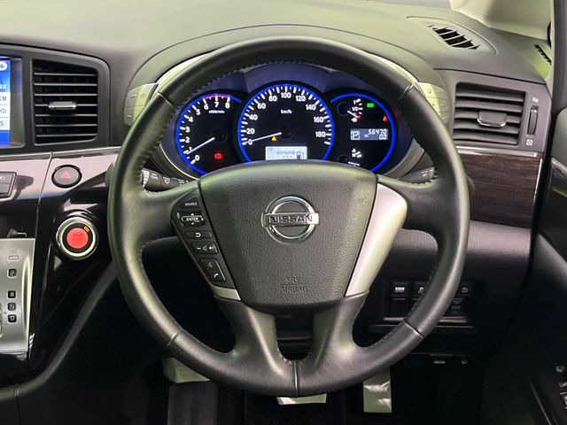 �y�����v�����X�e�A�����O�z�㎿�Ȋv���g�p���邱�ƂŁA��ɂ����������݂ƂĂ��^�]���₷���n���h���ł���