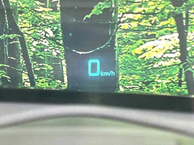 �y�w�b�h�A�b�v�f�B�X�v���C�z���݂̑��x�⑖�s�����f�W�^���\���ŉ^�]�ȑO���̃K���X�ɓ��e!�^�]���A�ڐ������炳���K�v�ȏ����m�F�ł���̂łƂ��Ă��֗��ň��S!