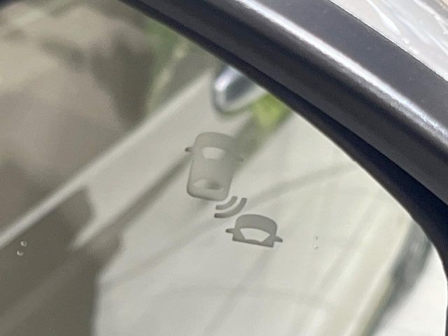 �y�u���C���h�X�|�b�g�C���t�H���[�V�����z���s���A�h�A�~���[�̎��p�ɂȂ�₷���ӏ��Ɍ㑱�Ԃ��ڋ߂���ƃT�C�h�~���[�t�߂Ɍx����\���A�h���C�o�[�ɒ��ӊ��N�����Ă���܂��B