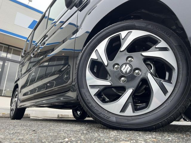 �y����15�C���`�A���~�z�C�[���z�O�ςɃ}�b�`���������A���~�z�C�[���𑕒����Ă���܂��B�e��ЊO�A���~�z�C�[����A�X�^�b�h���X�^�C�����戵�����Ă���܂��B���񂲑��k����������