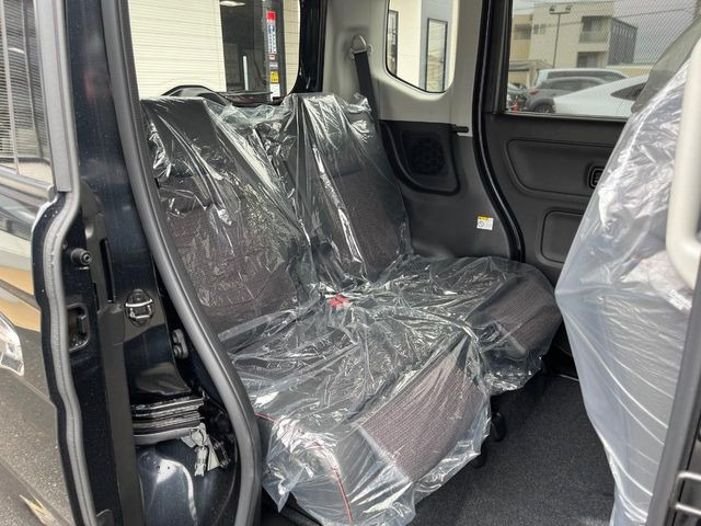 ���i���ȃI���W�i���t���A�}�b�g���I�v�V�����ɂĂ��p�ӂ��Ă���܂��B���D���ȃf�U�C����J���[�����Ԃɍ��킹�đI��ł����������Ƃ��ł��܂���