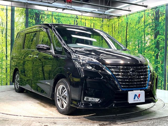 高透明度のガラス皮膜で撥水はもちろん、上質なツヤ・光沢を実現。紫外線や酸性雨から大切な愛車を保護し、色あせ・劣化を防止。「弾スプラッシュコート」、「弾プリミッサコート」からお選びいただけます。