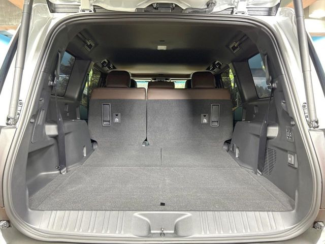 ���i�̂���������ʋ΁A���}���ɏ\���ȉ׎��X�y�[�X���m�ۂ��Ă���܂��B�Z�J���h�V�[�g��|���ƁA�傫�ȉו��̐ύڂ��\�ł���