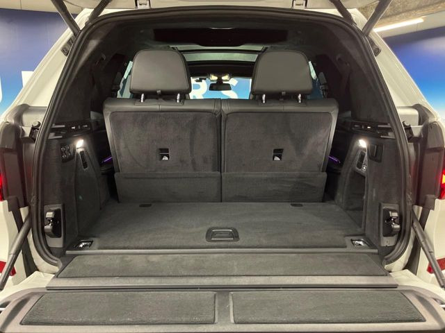 ●トランクルーム:趣味が広がる収容スペース!これだけの広さがあればお買い物やレジャーなどにも最適です!使用感も少なくきれいな状態を維持しております。