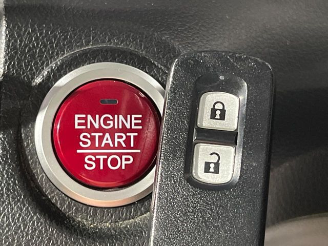 �yHonda�X�}�[�g�L�[�z�J�o����|�P�b�g�ɓ��ꂽ�܂܂ł��h�A�̎{���E�������\�ȃX�}�[�g�L�[�𑕔��B�G���W���̃I���E�I�t�����J�M�����o���K�v����������Ƃ��Ă��֗��ł���