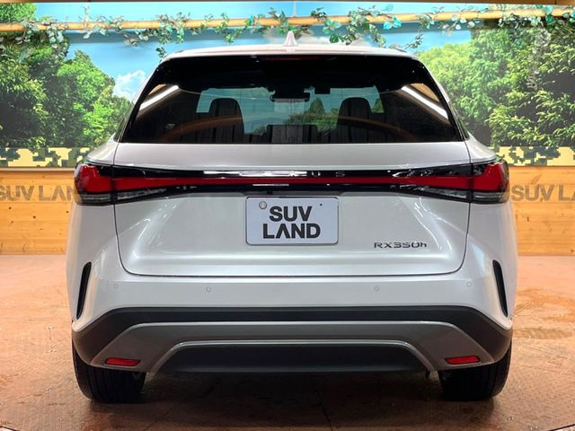 安心の最長10年・走行無制限保証(有償)をご用意。保証内容も充実はもちろん、無料点検&オイル交換や、年中無休の全国・24時間ロードサービスも付帯されておりますのでご安心下さい。