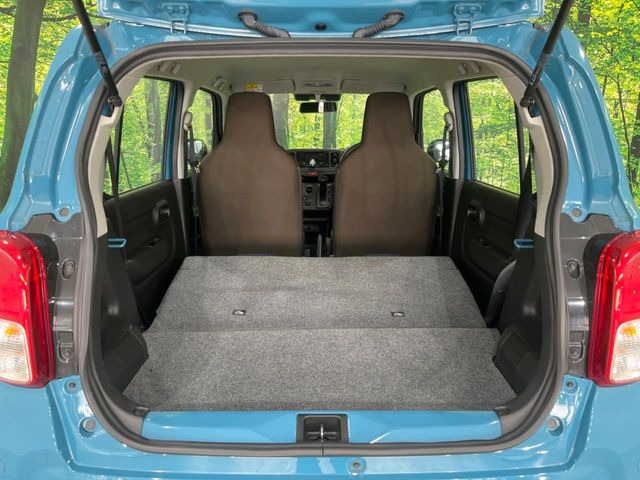 ���i�̂���������ʋ΁A���}���ɏ\���ȉ׎��X�y�[�X���m�ۂ��Ă���܂��B�Z�J���h�V�[�g��|���ƁA�傫�ȉו��̐ύڂ��\�ł���