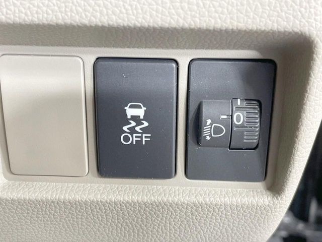 �y������h�~���u�z�ԗ��̉���������m����ƁA�����I�Ɏԗ��̐i�s������ۂ悤�Ɏԗ��𐧌䂵�܂��B�J�̓��ȂǊ���₷���H�ʏ󋵂ł����S�ȉ^�]���\�ł��B