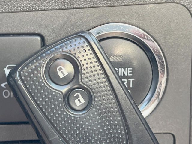 �y�L�[�t���[�V�X�e���z�J�o����|�P�b�g�ɓ��ꂽ�܂܂ł��h�A�̎{���E�������\�ȃX�}�[�g�L�[�𑕔��B�G���W���̃I���E�I�t�����J�M�����o���K�v����������Ƃ��Ă��֗��ł���