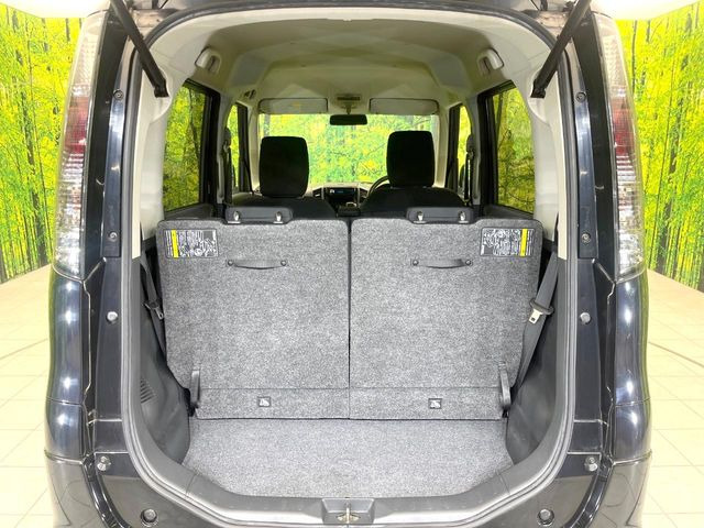 普段のお買い物や通勤、送迎等に十分な荷室スペースを確保しております。セカンドシートを倒すと、大きな荷物の積載も可能です♪