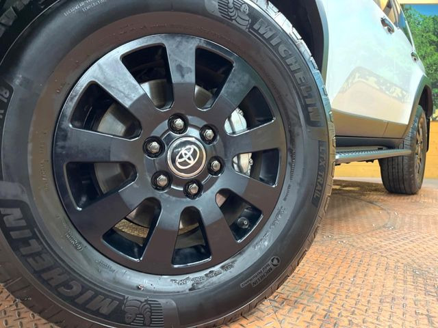 �y�����A���~�z�C�[���z�O�ςɃ}�b�`���������A���~�z�C�[���𑕒����Ă���܂��B�e��ЊO�A���~�z�C�[����A�X�^�b�h���X�^�C�����戵�����Ă���܂��B���񂲑��k����������