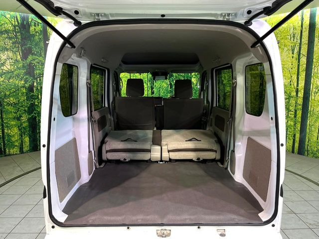 ���i�̂���������ʋ΁A���}���ɏ\���ȉ׎��X�y�[�X���m�ۂ��Ă���܂��B�Z�J���h�V�[�g��|���ƁA�傫�ȉו��̐ύڂ��\�ł���