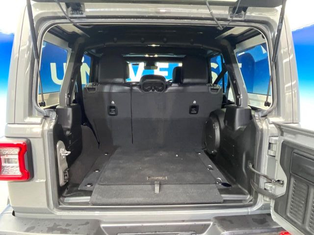 ●トランクルーム:趣味が広がる収容スペース!これだけの広さがあればお買い物やレジャーなどにも最適です!使用感も少なくきれいな状態を維持しております。