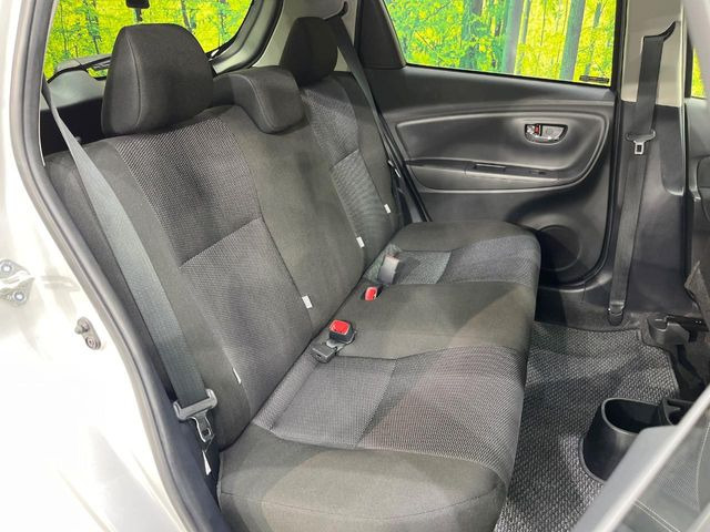 後部座席も気になるようなキズ・汚れやへたり等、大きなダメージはなく、良好な状態です。