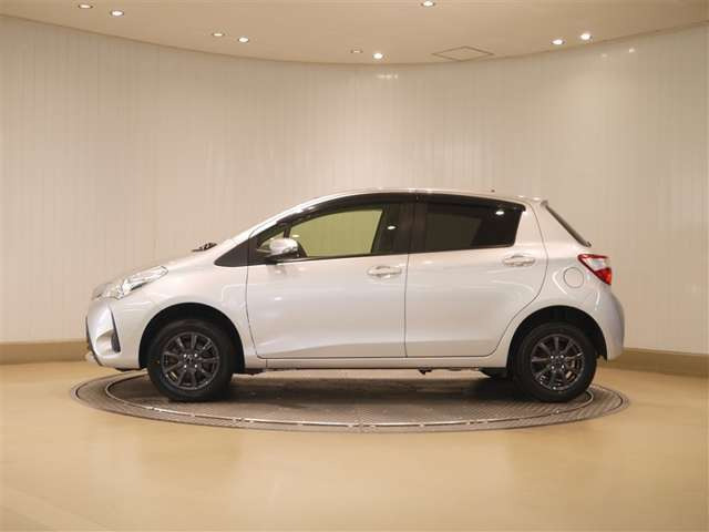 ヴィッツ1.3 F 4WD