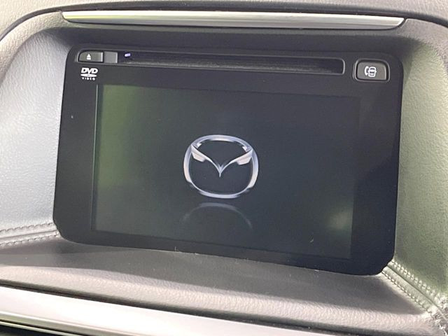 �y�}�c�_�R�l�N�g�z�ԓ��̕��͋C�Ƀ}�b�`������̌^�^�C�v�̃f�B�X�v���C�B�e����q�ݒ��Bluetooth�Đ����A�l�X�ȋ@�\���y���߂܂��B��pSD�J�[�h�̂��w���ŁA�i�r�@�\���g�p�o���܂��B