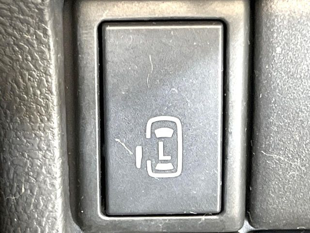 【パワースライドドア】スマートキーや運転席のスイッチでスライドドアの開閉が可能♪電動だから力を入れてドアを開ける必要が無く、小さいお子様でも、重い荷物を持っている時もラクに開け閉めできます♪