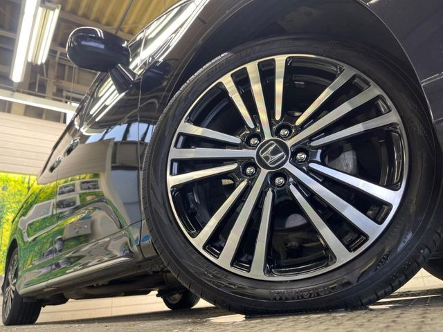 �y����18�C���`�A���~�z�C�[���z�O�ςɃ}�b�`���������A���~�z�C�[���𑕒����Ă���܂��B�e��ЊO�A���~�z�C�[����A�X�^�b�h���X�^�C�����戵�����Ă���܂��B���񂲑��k����������