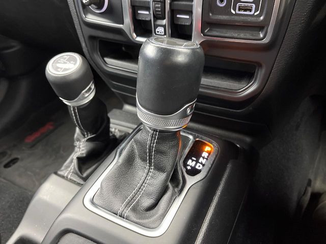 ●シフトノブの使用感も少なく、良好な状態です。
