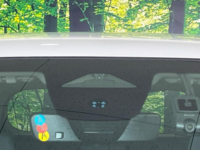 �y�z���_�Z���V���O�z���s���ɑO���̎ԗ�����F�����A�Փ˂������Ȏ��͌x��ƃu���[�L�ŏՓˉ���Ɣ�Q�y�����A�V�X�g�B�����S�Ƀh���C�u�����y���݂��������܂��B