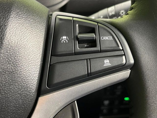 【アダプティブクルーズコントロール】高速道路での長距離走行が楽に!!自動で速度を保つクルーズコントロールが、衝突軽減システムと連携し、前方の車両を感知して車間を保つように速度調節してくれます!!