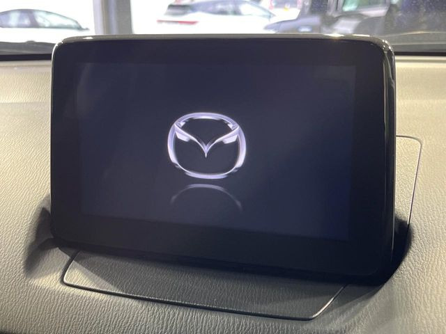 �y�}�c�_�R�l�N�g�i�r�z�ԓ��̕��͋C�Ƀ}�b�`������̌^�^�C�v�̃i�r�B�e����q�ݒ��Bluetooth�Đ����A�l�X�ȋ@�\���y���߂܂��B�����I�ȃ_�C�������삪�\�ŁA�g��������ǍD�ł��B