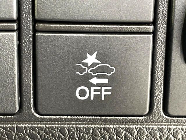 �y�z���_�Z���V���O�z���s���ɑO���̎ԗ�����F�����A�Փ˂������Ȏ��͌x��ƃu���[�L�ŏՓˉ���Ɣ�Q�y�����A�V�X�g�B�����S�Ƀh���C�u�����y���݂��������܂��B