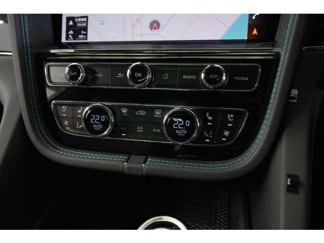 <オプション装備>・コントラストステッチ ￥373,660・ムードライティング ￥72,920