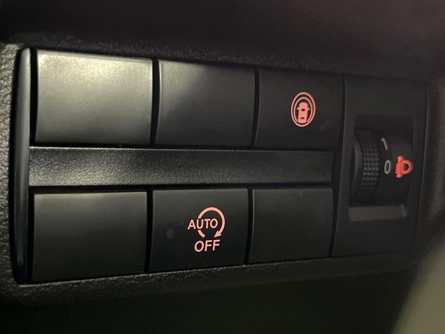 �y�A�C�h�����O�X�g�b�v�z�ԐM����a�؂Œ�Ԃ����ۂɃG���W�����~���A���ʂȔR���̏����}���܂��B�R��������ی�ɂȂ���@�\��G���W���̓u���[�L�𗣂��΍Ďn�����܂��B